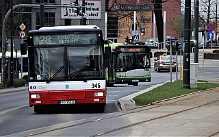 O autobusach i tramwajach wiedzą wszystko. Licealiści o historii miejskiej komunikacji